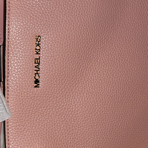 NWT GORGEOUS PINK MICHAEL KORS TRISHA SHOULDER BAG - Picture 2 of 11